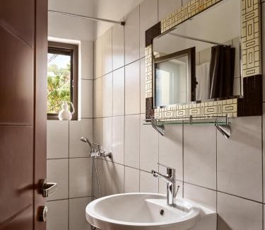 Alikanas Apartment | Rosa Sea Front Maisonette