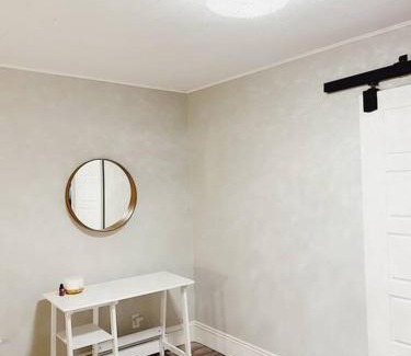 Fredericton Apartment | Rose All Day Downtown Mins to Hospital