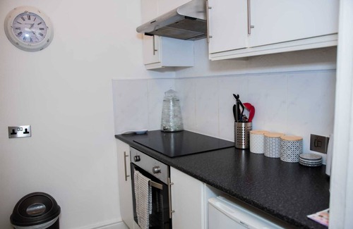 Ayr Apartment | Rose Apartment 2-Bed Apt, Sleeps 4 Town Centre Ayr