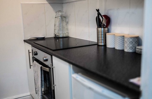 Ayr Apartment | Rose Apartment 2-Bed Apt, Sleeps 4 Town Centre Ayr