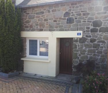 Hirel Apartment | Rose by the sea - Beach front sea views