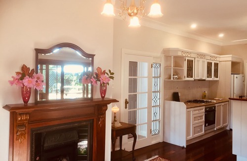Katoomba House | Rose Cottage-10 mins Walk 3 Sisters/Quiet, Bushwalks/WiFi