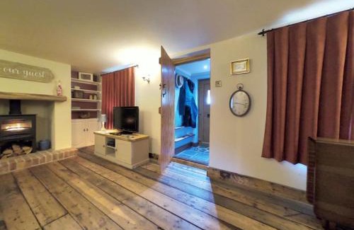 Wrentham House | Rose Cottage, 2 Bedroom Cottage with character, near Southwold