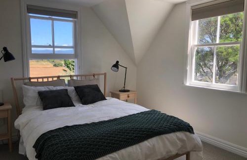 Kahutara House | Rose Cottage Kahutara