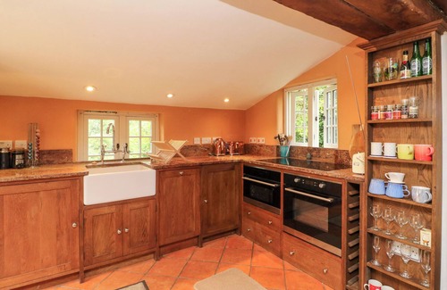 East Portlemouth Cottage | ROSE COTTAGE, pet friendly, with hot tub in Okehampton