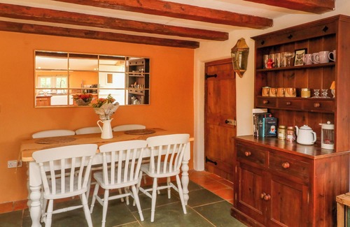 East Portlemouth Cottage | ROSE COTTAGE, pet friendly, with hot tub in Okehampton