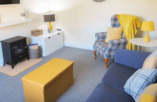 Richmond Cottage | ROSE COTTAGE, pet friendly, with a garden in Caldwell