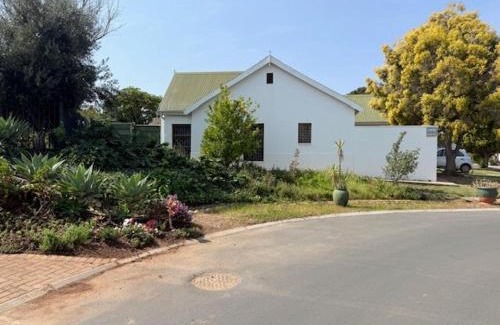 Worcester Apartment | Rose Garden, a Self-catering cottage