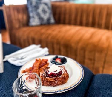 Versailles Hotel | Rose Hill Inn