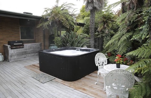 Kawaha Point House | Rose Lake Retreat | Great Lake Views with Spa Pool