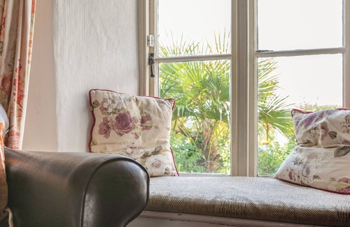 Malborough Cottage | Rose Thatch