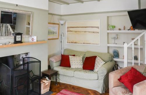 Dinas Cross House | Rose Villa