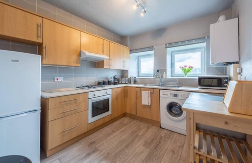 Dundee Apartment | Roseangle - Spacious Family Apartment with South Facing Garden