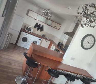 Muirhouse Apartment | Rosebank Apartment Edinburgh City
