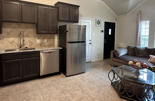 Iowa Colony Apartment | Rosebriar Retreat