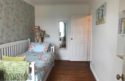 Hopton House | Rosebud cottage