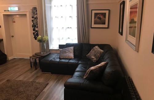 Richmond Cottage | Rosedale House - Luxury townhouse sleeps 14 guests in 7 bedrooms