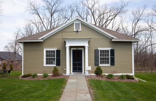 Geneva House | Rosehill Cottage Lake Views & Mansion Grounds