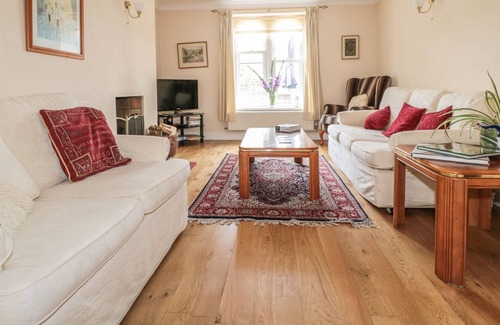 Abergavenny Cottage | ROSEHILL, pet friendly, with open fire in Abergavenny