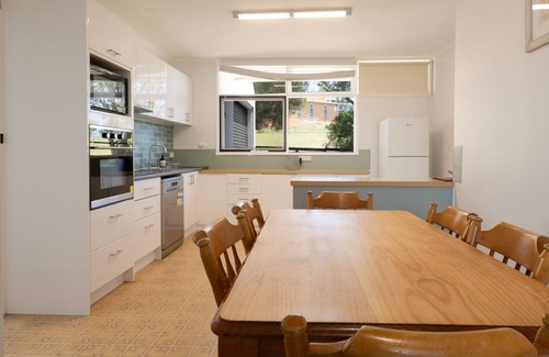 Warrnambool Apartment | Rosella Perch - Stones throw to the Warrnambool Race Course