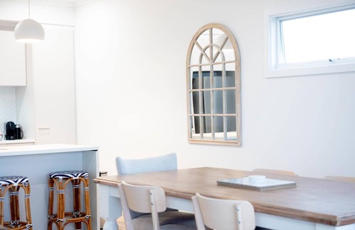 Hayborough House | Rosetta Rise, Sea Views and Walk to Central Victor