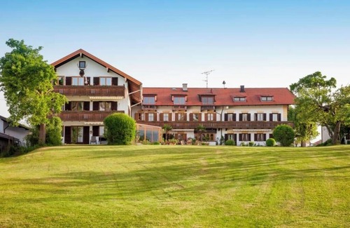 Breitbrunn a. Chiemsee Apartment | Rosl vacation apartment, 45 sqm for 2-3 people in the attic