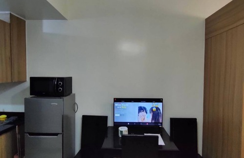 Manila Condo | Rosver Hideaway: Close to MOA a 5 minutes walk!
