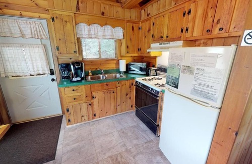 Sabinsville Cabin | Rough Cut Lodge - Maple Cabin