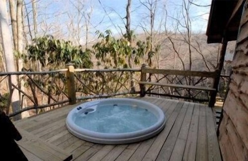 Maggie Valley Cabin | Roughin'it Cabin, Creek & Winter View, Pond, Atv Riding, Pets, Wifi, Secluded