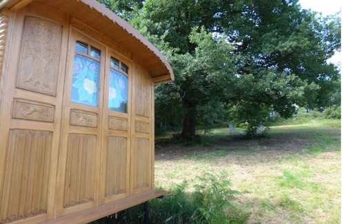 Perrou House | Roulotte en Pleine Nature Près de la Véloscenie