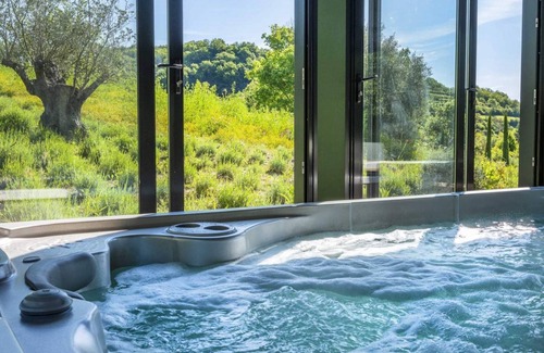 Forcalquier Cabin | Roulotte et Spa en Pleine Nature Calme et Sérénité Pour un Séjour Ressourçant