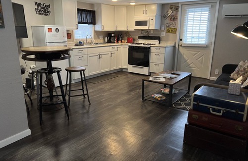 Litchfield House | Route 66 house; Litchfield IL; Pets welcome