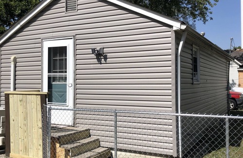 Litchfield House | Route 66 house; Litchfield IL; Pets welcome