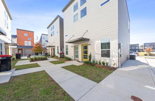 Lafayette Apartment | Roux House Cajun Luxury Prime Location