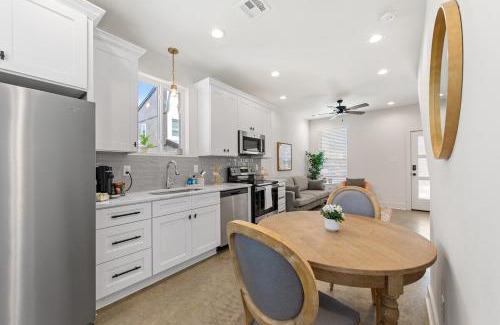 Lafayette Apartment | Roux House Cajun Luxury Prime Location