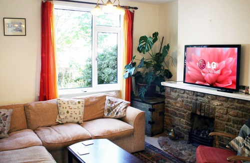 Glastonbury Cottage | Rowan Cottage, Ideal Holiday Accommodation in Glastonbury, Somerset