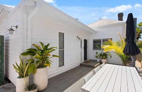 Merewether House | Rowlands- pet friendly quaint beach house