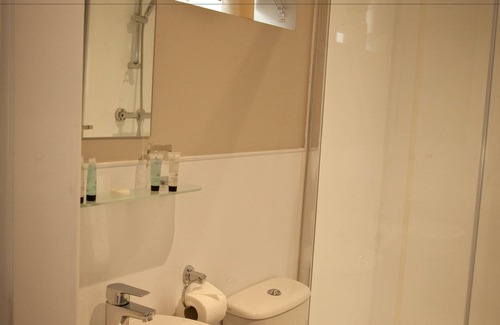 Rowton Hotel | Rowton Poplars Hotel