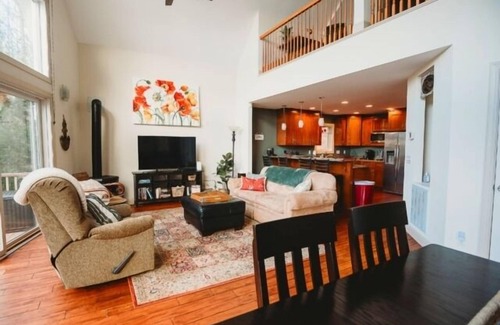 Goodview House | Roxy Park: Private, Wifi, 2 kayaks, quiet cove, open floorplan, gas grill