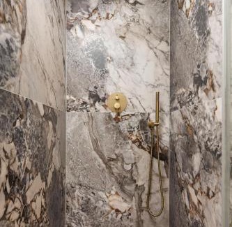 Brasov City Centre Apartment | Roy Palace