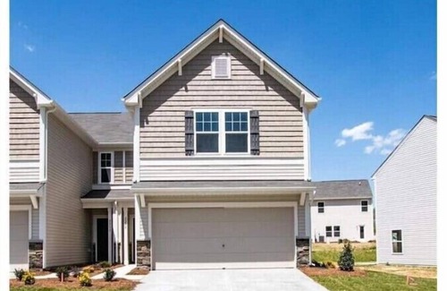 Greensboro House | Royal 3 Bedroom House w/Pooln