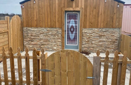 Lincoln Bed & Breakfast | Royal B&B #2-Poolhouse w/Kitchen & Private Bath @Royal DeMaria Winery