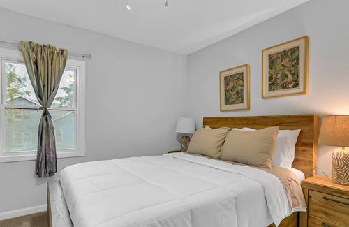 Rosedale House | Royal Blue House - Walking Distance to KC Med Center University & Downtown KC
