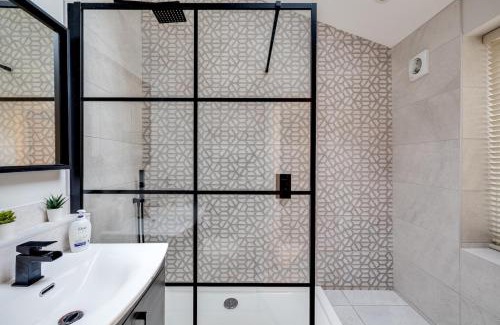 Chester Apartment | Royal Chester Retreat - Rose Platinum Properties