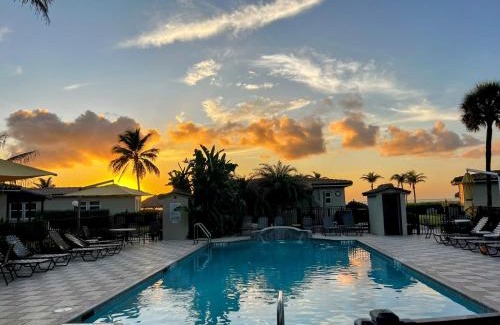 Hillsboro Beach Resort | Royal Flamingo Villas