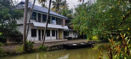 Munroe Island House | Royal Munroe Palace Home Stay