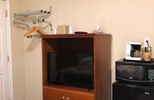 Napanee Hotel | Royal Napanee Inn