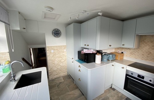 Amlwch Cottage | ROYAL OAK COTTAGE, pet friendly, with a garden in Amlwch Port