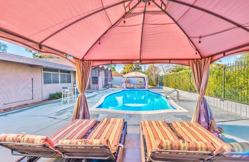 Rhodes Ranch House | Royal Palace -W/pool 5 Min to Strip & Convention