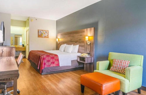 Stockbridge Hotel | Royal Palms Inn